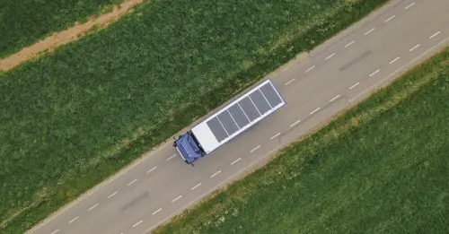 Kuehne+Nagel rust trailers uit met zonnepanelen featured image