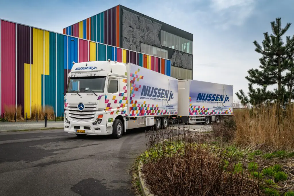 Nijssen Junior rijdt de grootst mogelijke Actros featured image