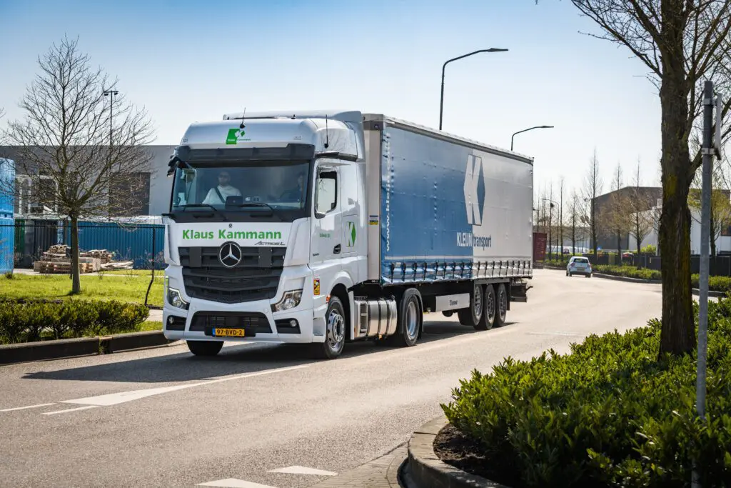 Tien nieuwe Actros L trucks voor Kleijn Transport featured image