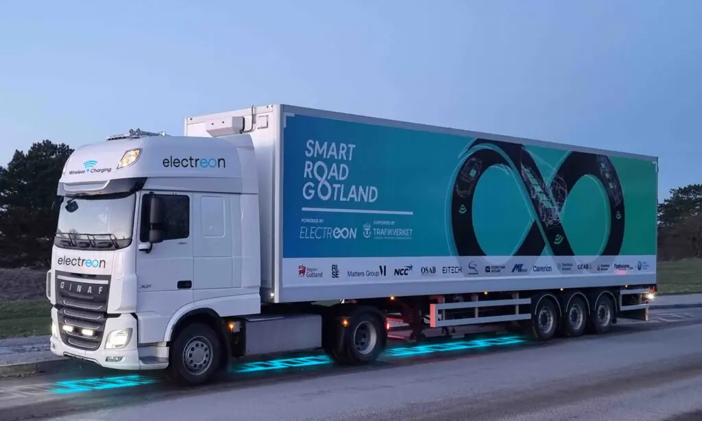 Elektrische GINAF wordt draadloos opgeladen tijdens het rijden featured image