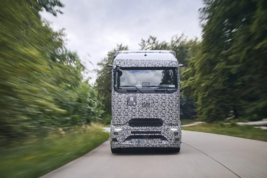 Mercedes-Benz stuurt eActros 600 op laatste test featured image
