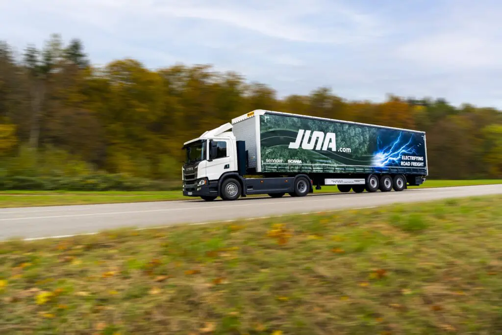 Juna Sennder Scania