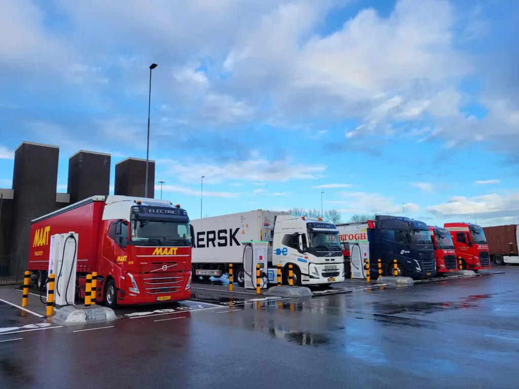 TruckParking Waalhaven neemt laadplein in gebruik featured image