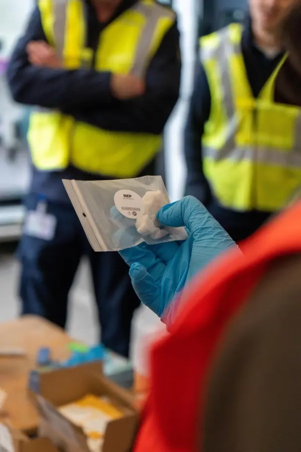 Een pakketje met drugs ‘thuisbezorgd’? – politie en douane verscherpen controle featured image