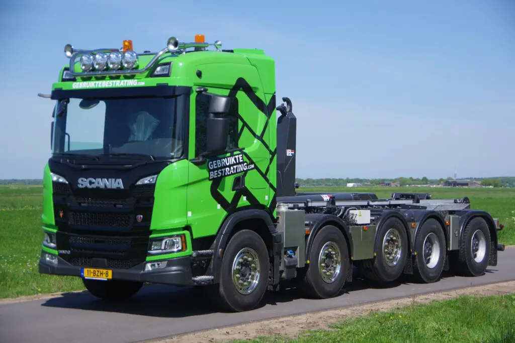 Veldhuizen showt 50 tons Scania G560 10×4 Wide-Spread op TKD featured image