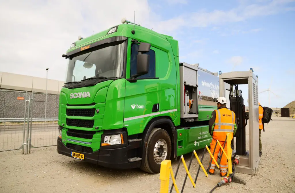 Eigen laadplein voor elektrisch materieel bij de bouw van het Prinses Alexiaviaduct op Maasvlakte 2 featured image