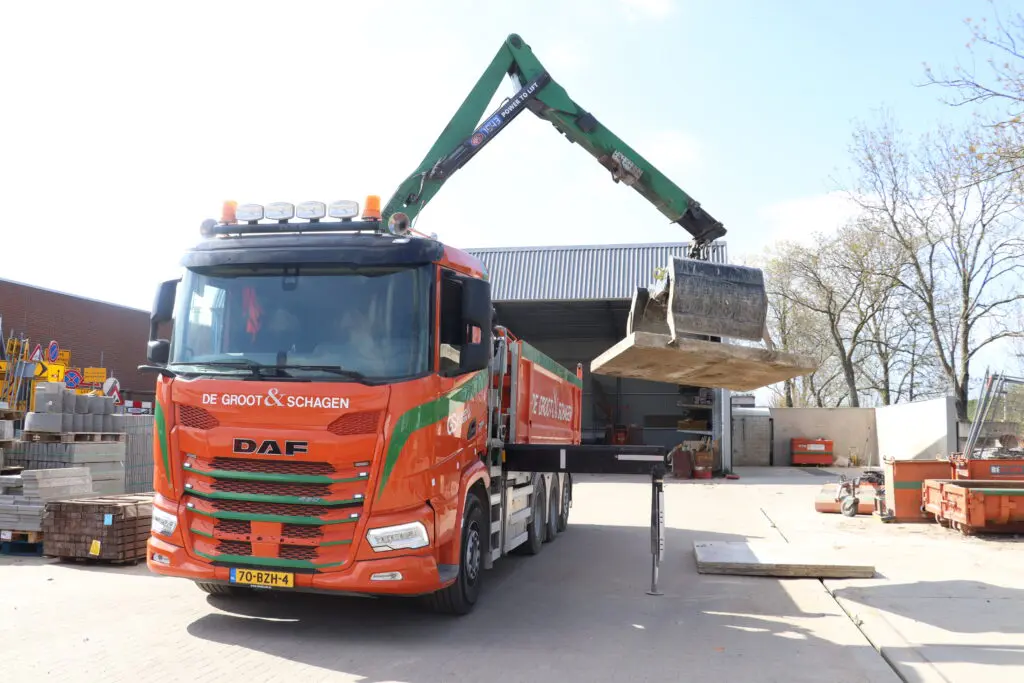 DAF XF met elektrische autolaadkraan voor De Groot & Schagen featured image