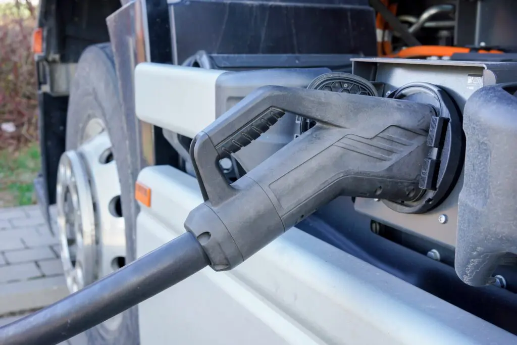Europese politiek maakt zich sterk voor laadinfrastructuur trucks featured image