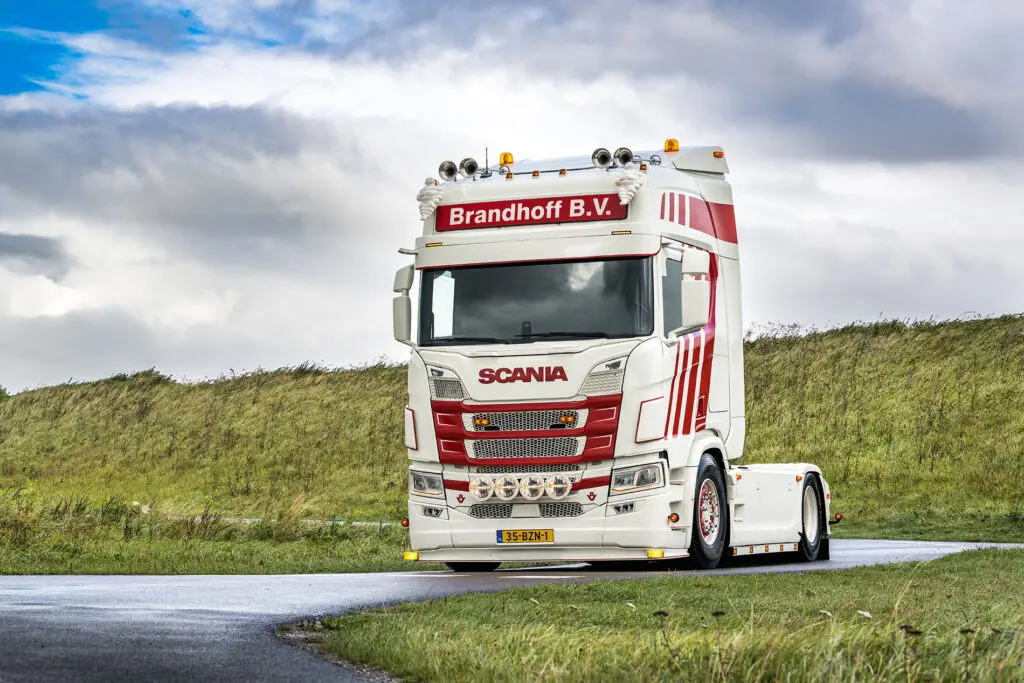 Brandhoff heeft Scania 590R V8 voor de ultieme beleving featured image