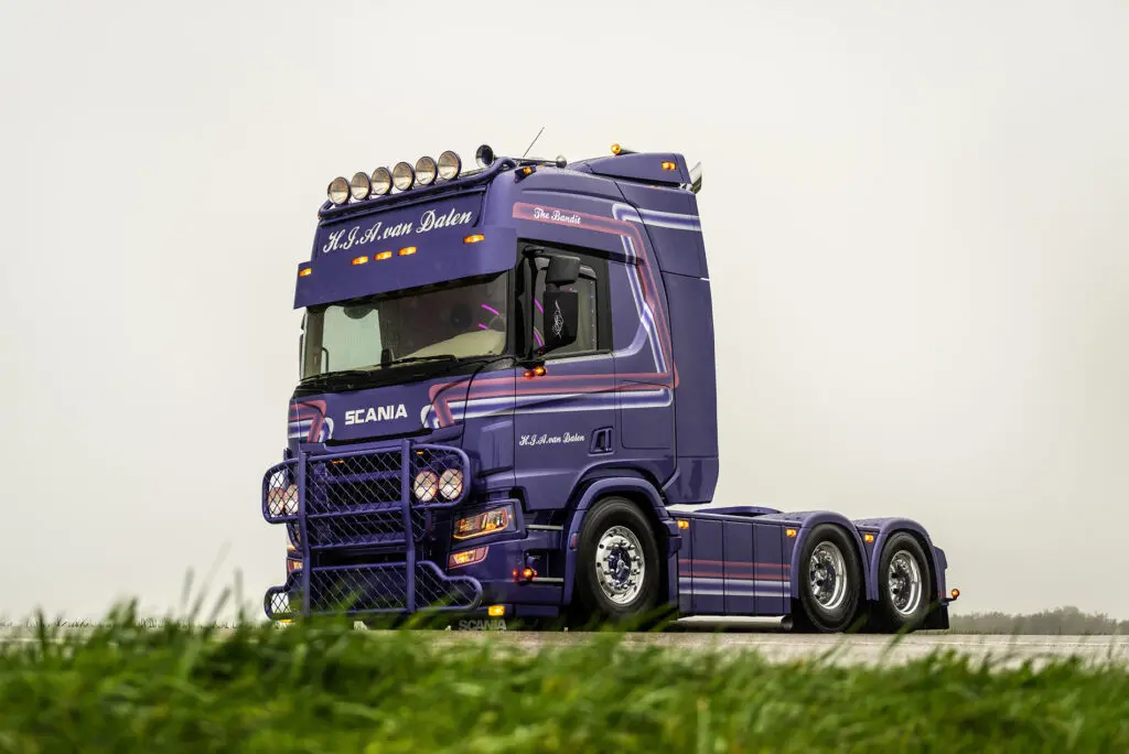 Goed aangeklede Scania V8 voor H.J.A. van Dalen Transport featured image