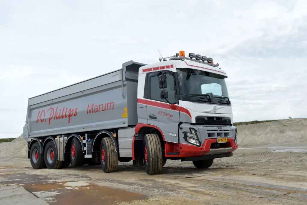 Volvo FMX 460 10×4 voor W. Philips Marum featured image