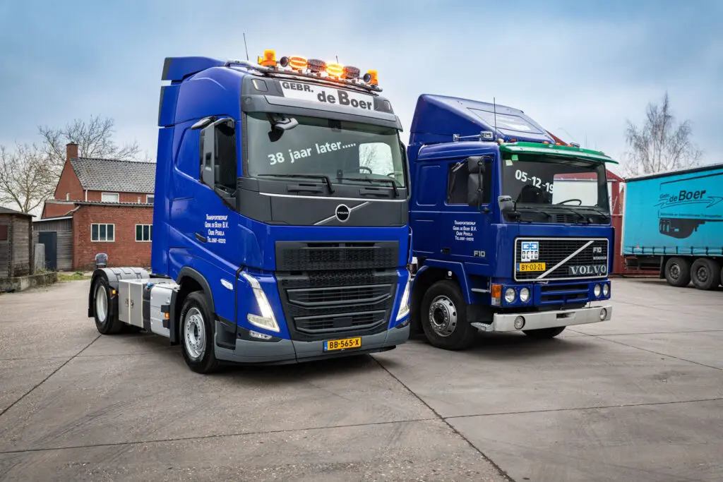 Gebr. De Boer zet nieuwste Volvo FH naast oudste Volvo F10 featured image