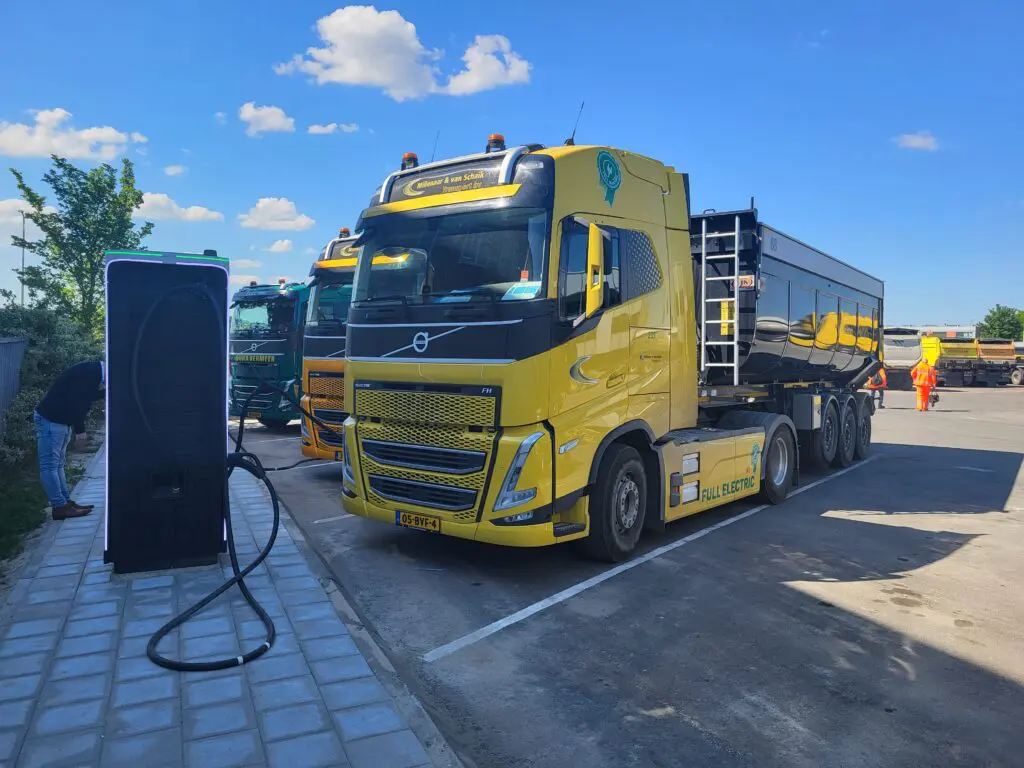 Iedereen welkom op nieuw laadplein bij Millenaar & Van Schaik featured image