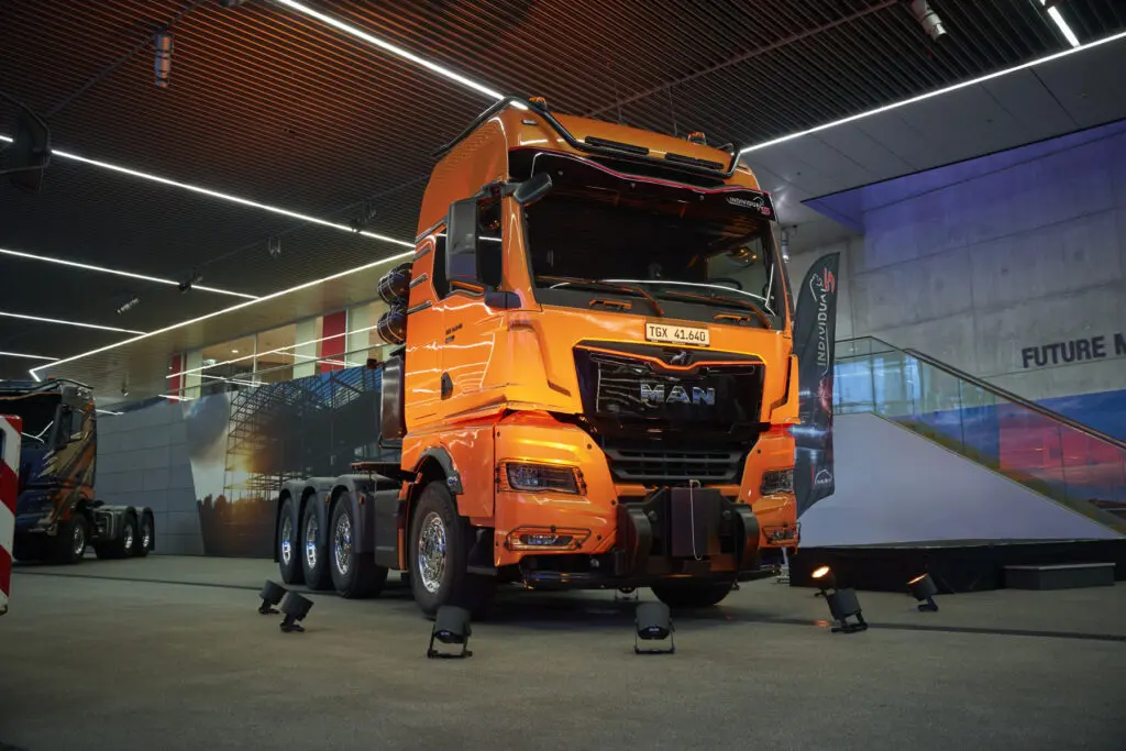 MAN presenteert ‘Lion King’ – zwaarttransporttrekker voor 250 ton featured image