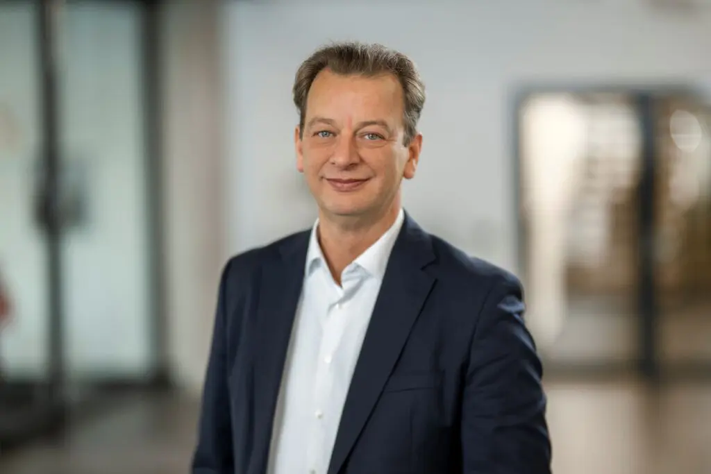 Krone neemt afscheid van CEO Frink featured image