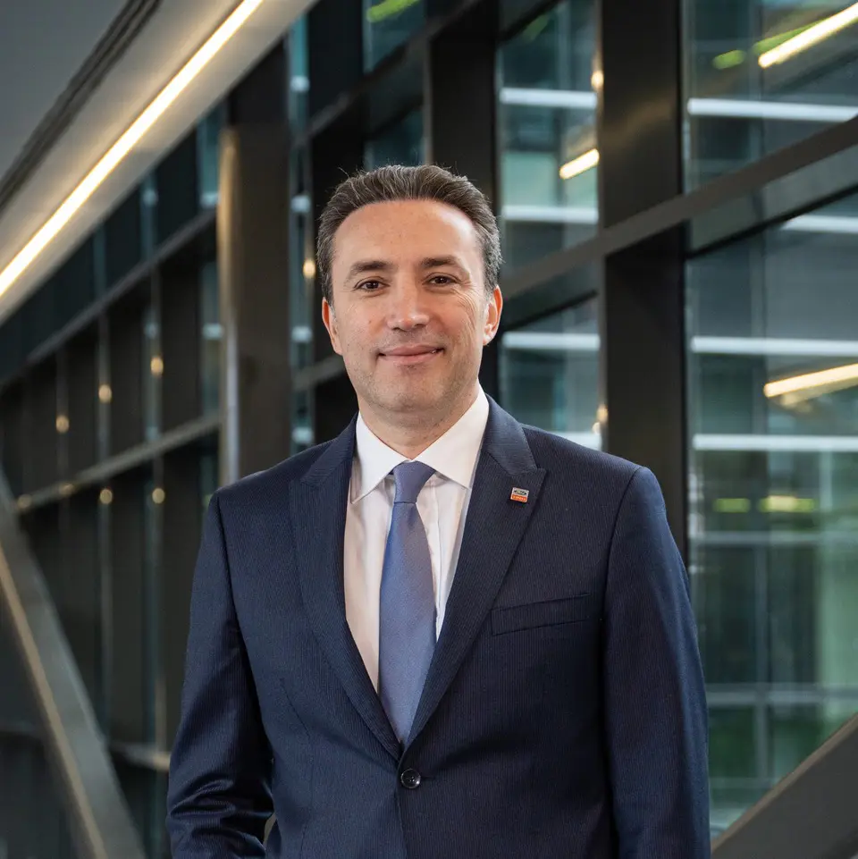 Ford Trucks vice-president Emrah Duman: ‘De toekomst is elektrisch, maar die komt wel op het tempo van de praktijk’ featured image