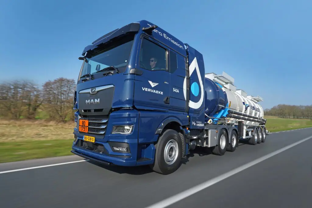 Vervaeke doet het: ADR rijden met een waterstoftruck featured image
