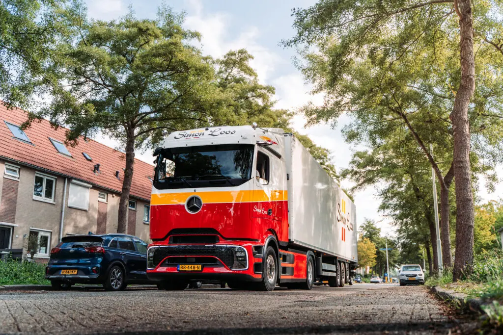 Simon Loos breidt wagenpark uit met nog eens 75 Mercedes-Benz’ eActros 600 featured image