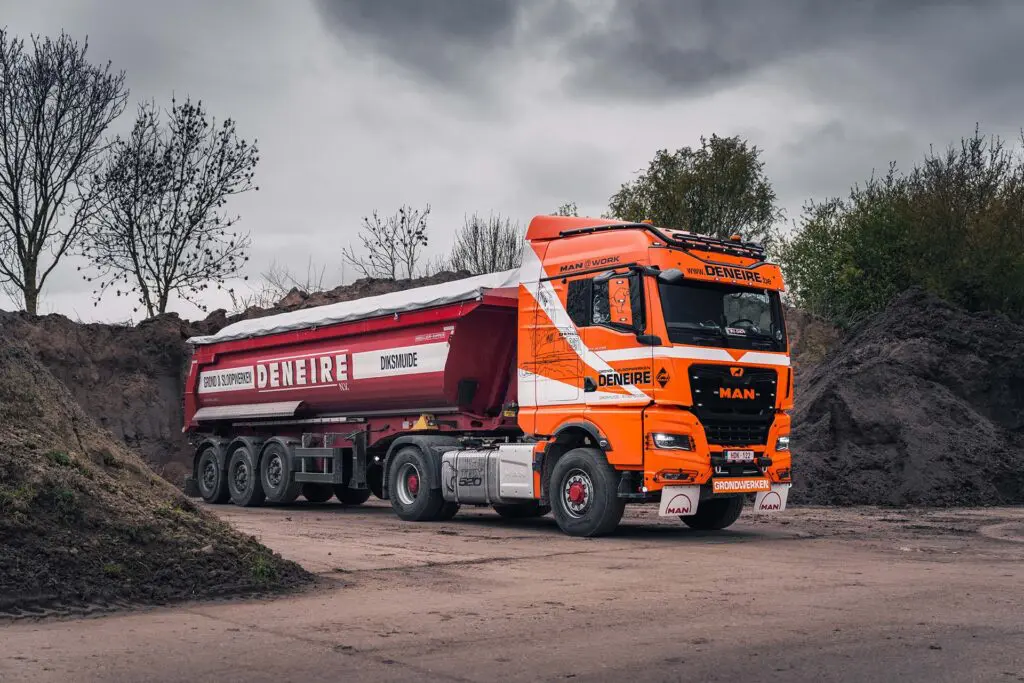 Oranje boven: verfraaide MAN TGX voor Deneire featured image