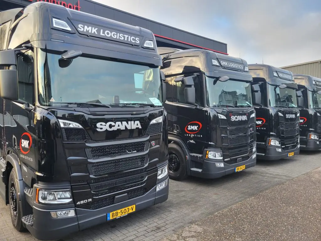 SMK Logistics sorteert voor op vrachtwagenheffing: 30 nieuwe Scania 460R Super trekkers in VECTO klasse 3 featured image