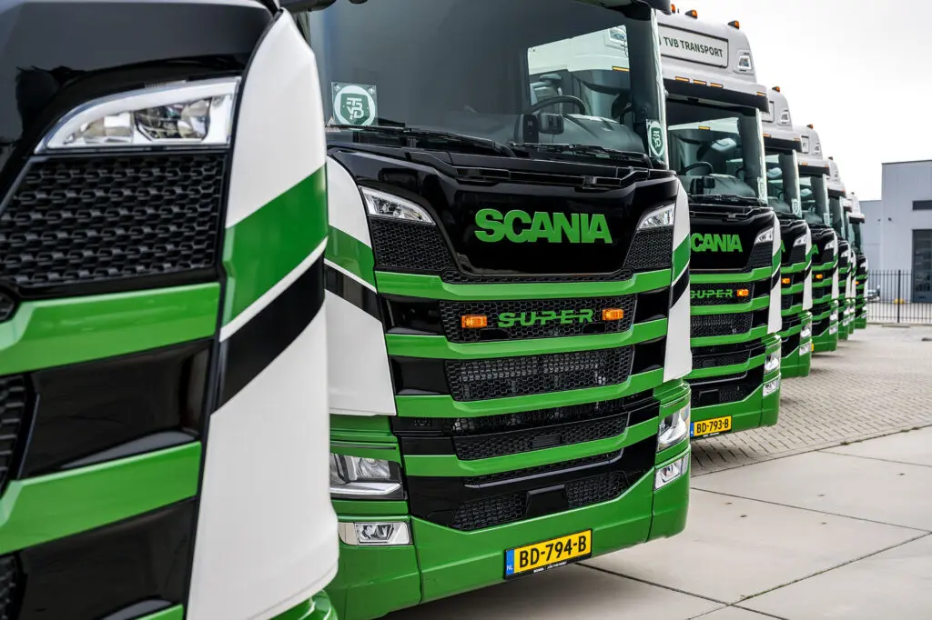Frisse energie bij TVB Transport met acht nieuwe Scania 460R Super trekkers featured image
