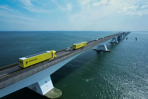 Zonnepanelen op voertuigen kunnen flink bijdragen aan energietransitie wegtransport featured image