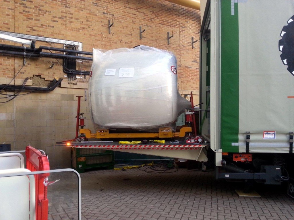 Saan huifwagen met 9 tons laadklep 5a