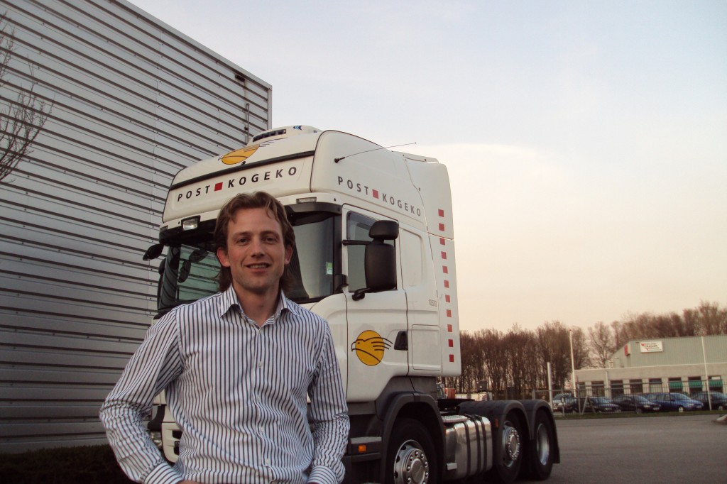 “We combineren Scania’s Fleet Consultancy met onze eigen rijstijlanalyse, waardoor de chauffeurs nu tot 10% zuiniger rijden”, zegt Robin Nijman, manager Post-Kogeko Services.