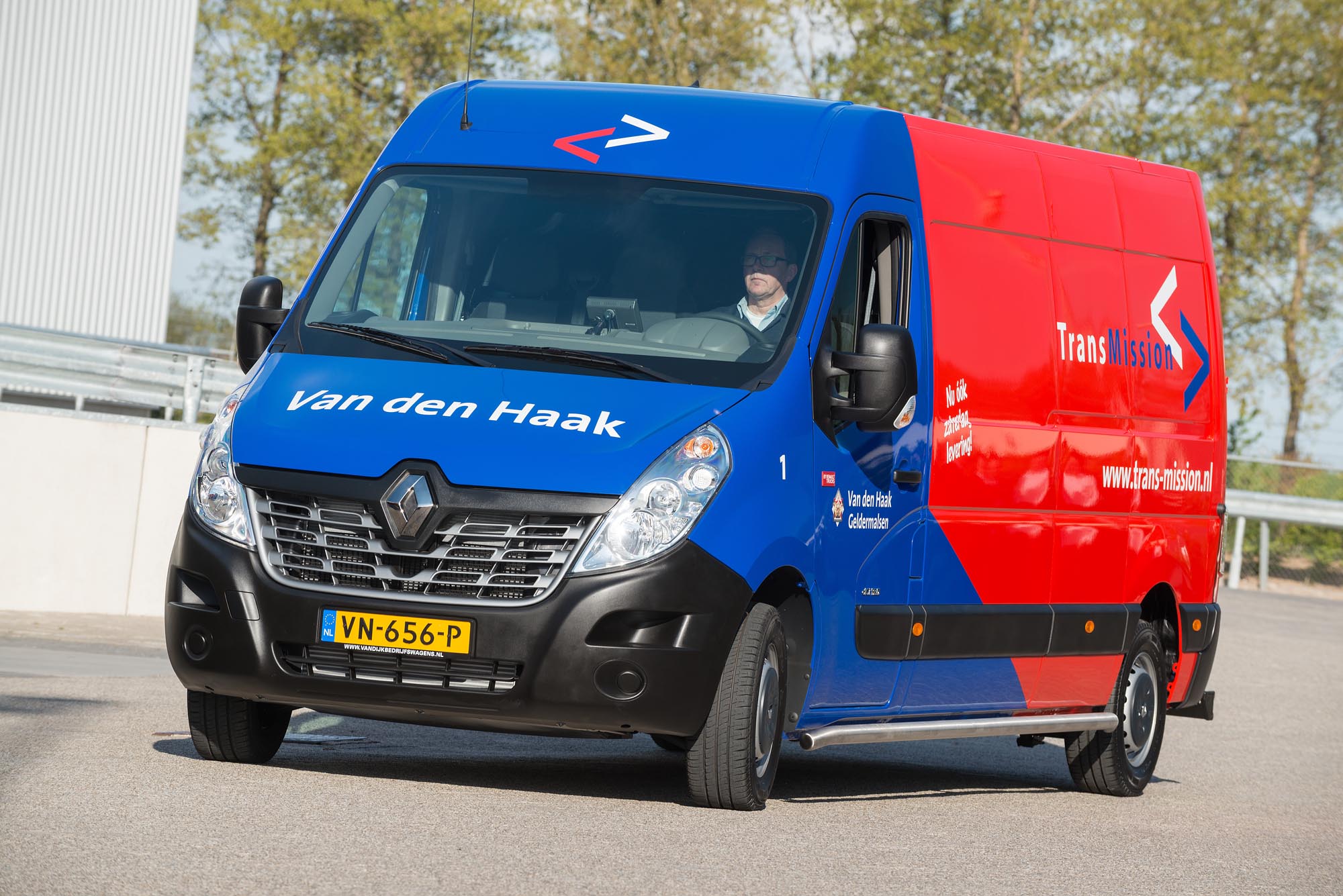 grens overschreden Werkloos Twee nieuwe Renaults Master voor Van den Haak • TTM.nl