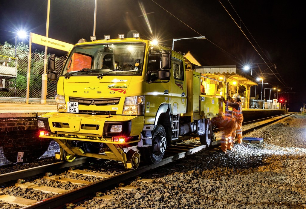 Canter 6C18 4x4 road-railer - Network Rail