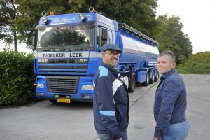 Klaas Bouma (links) en Meindert Tjoelker: ‘De DAF 95 was bij 1 miljoen op de teller nog in zo’n goede staat dat we hem toen maar hebben gehouden.’