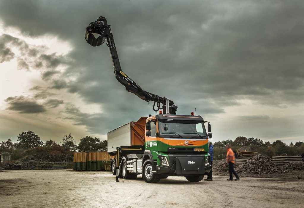 Foto’s: Volvo FMX 8×4 met X-track voor Hemmen featured image