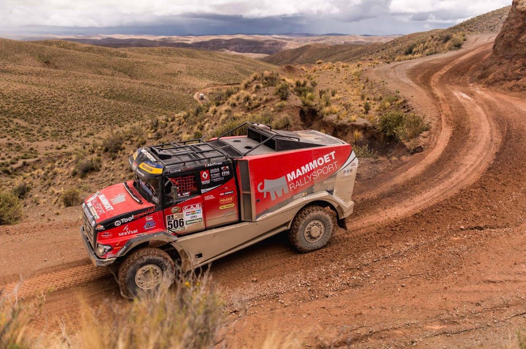 Kamaz-coureur test rallytruck Martin van den Brink featured image