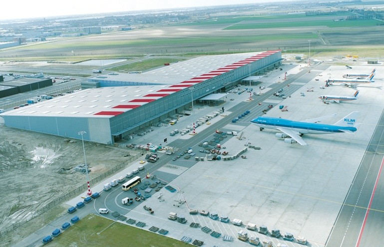 ‘Maak apart vrachtcentrum op Schiphol’ featured image
