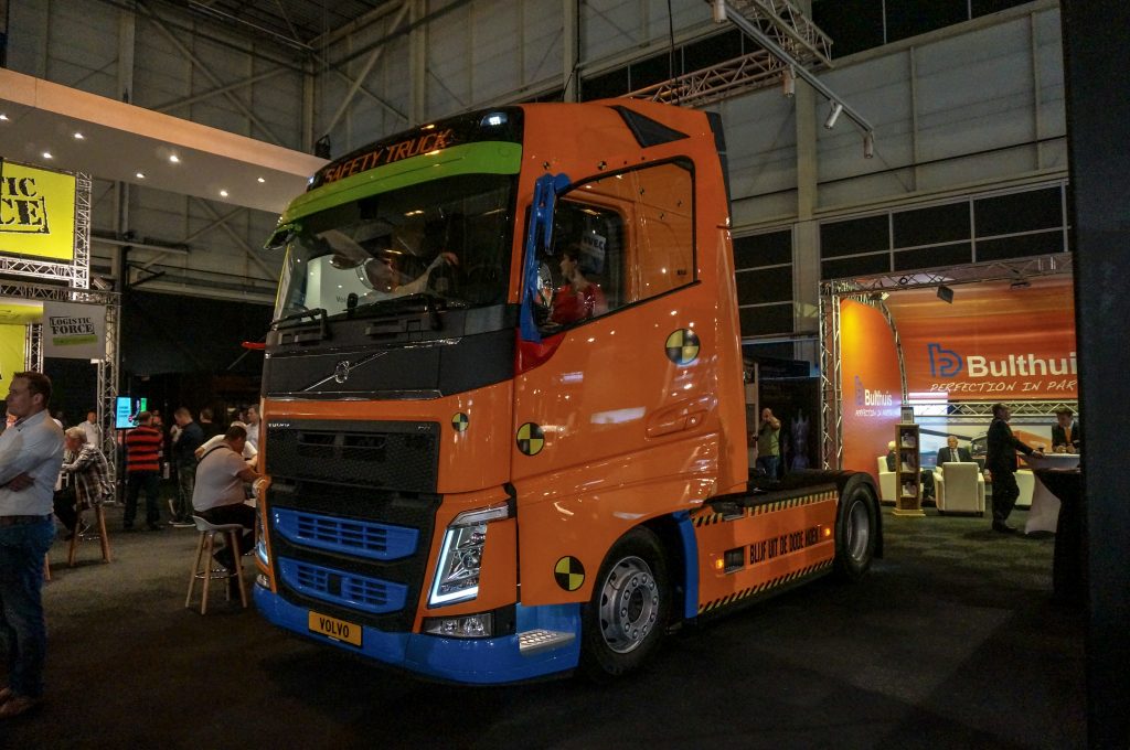 Volvo presenteert veiligheid met Safety Truck featured image