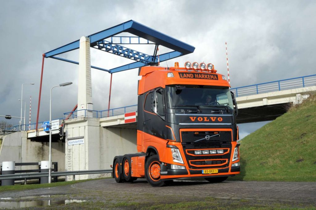Nieuwe huisstijl èn nieuwe Volvo’s voor Land Transport featured image
