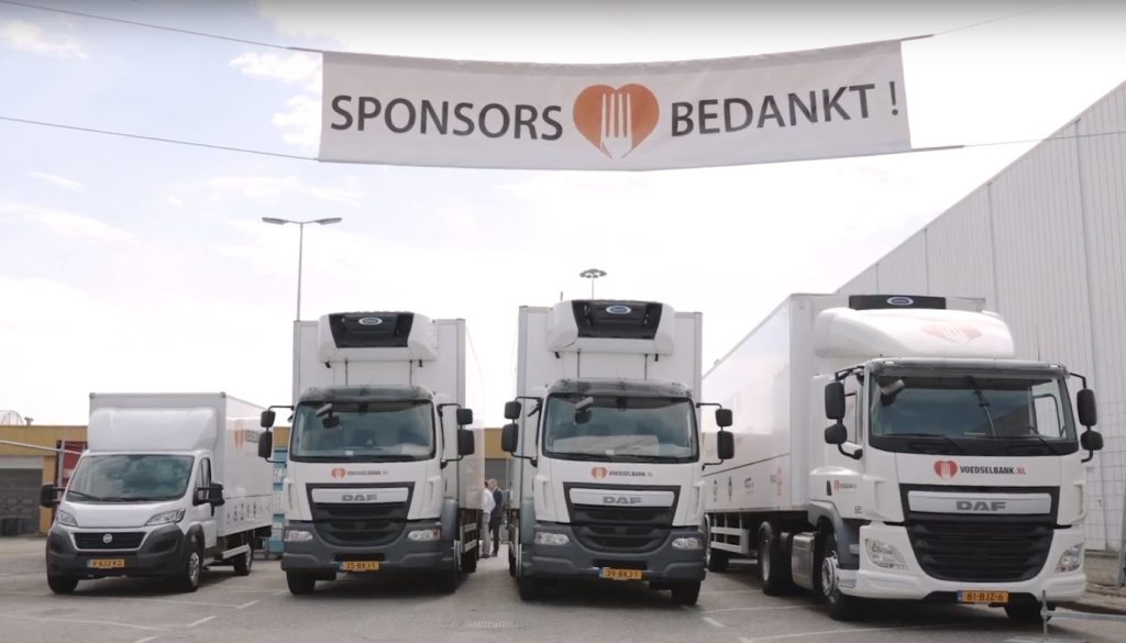 VIDEO – DAF’s en Fiats naar de Voedselbank featured image