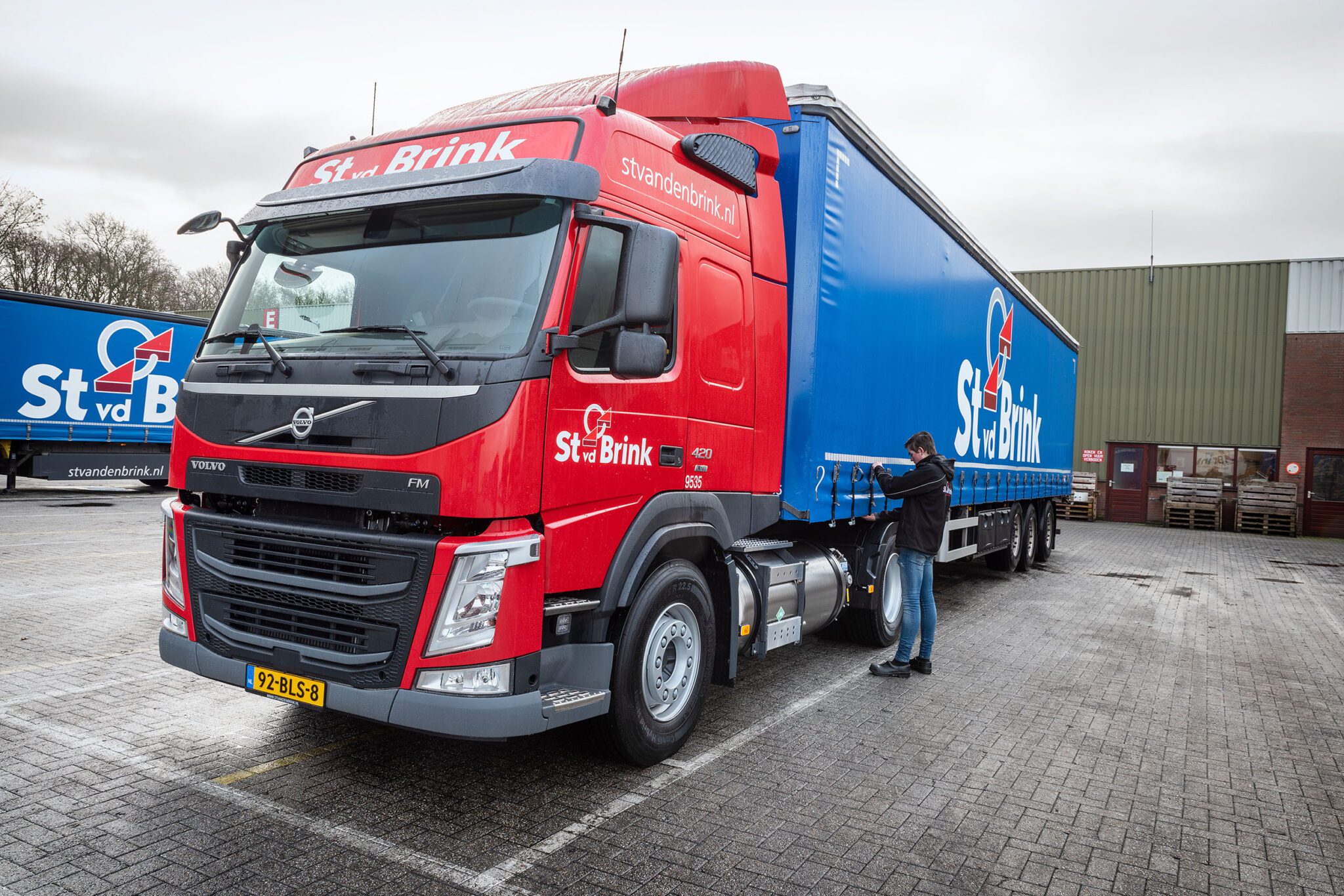 St van den Brink voegt Volvo’s op LNG toe aan vloot • TTM.nl