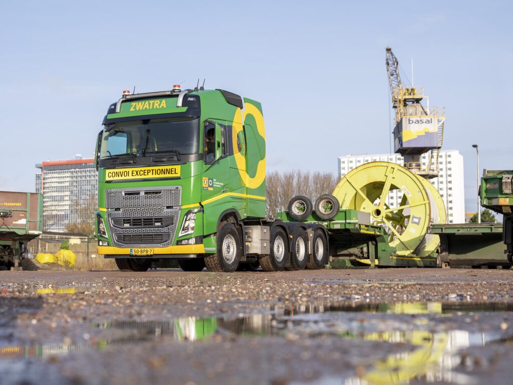 Heavy Volvo FH16 8×4 voor Zwatra featured image