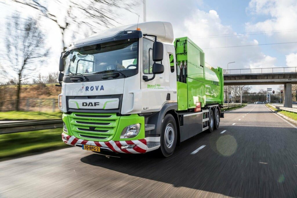 VIDEO – Rova rijdt met elektrische DAF met zijlader featured image