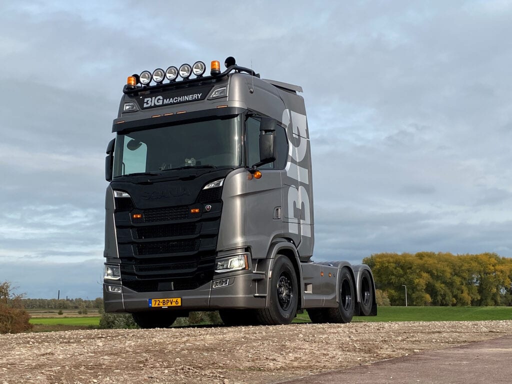 Big Machinery denkt groot met Scania V8 featured image