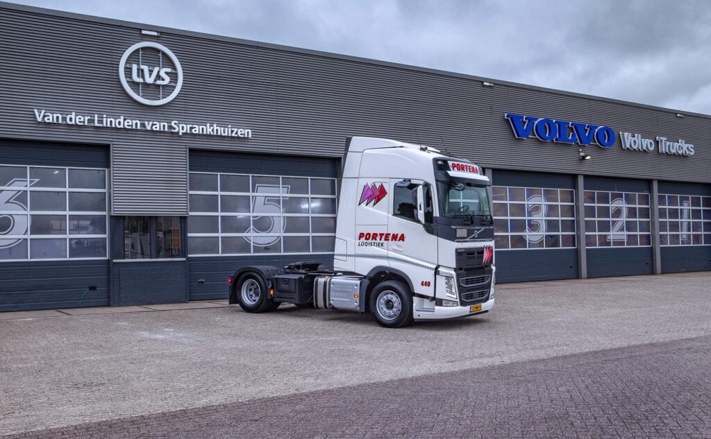 Eerste Volvo FH LNG-trucks voor Portena Logistiek featured image