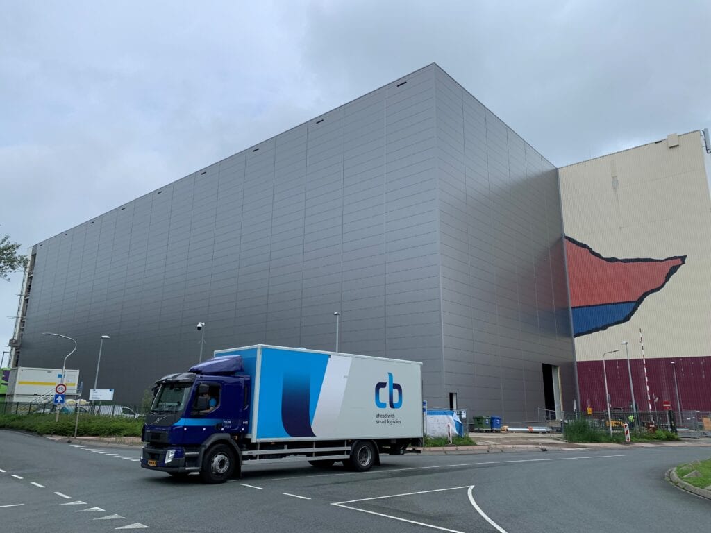 VIDEO – Koning opent hoogste shuttle warehouse van Nederland featured image