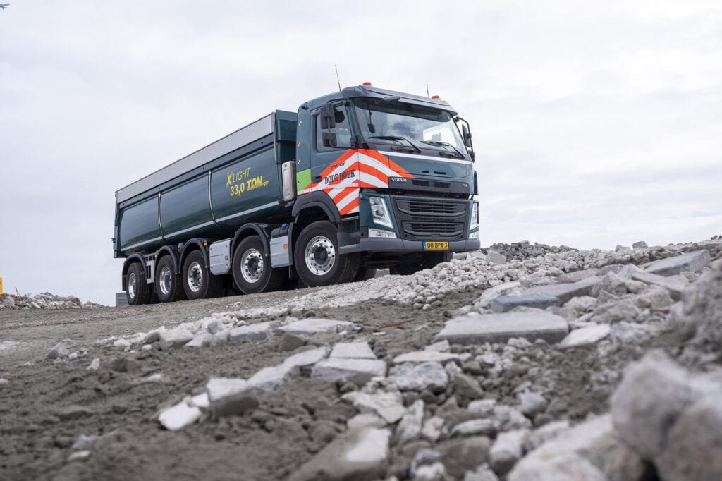 Nieuwe Volvo FM X-Light 10×4  heeft laadvermogen van 33 ton featured image