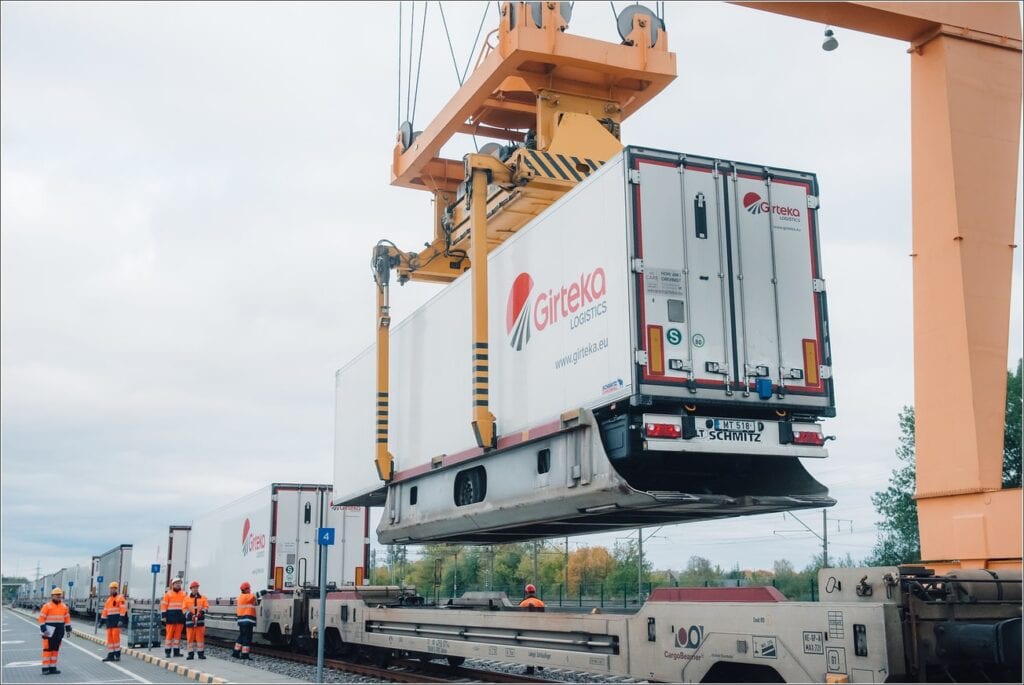 Girteka gelooft (ook) in de trein featured image