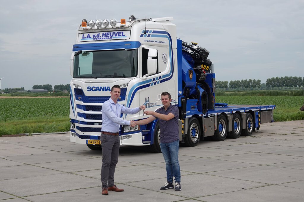 Van den Heuvel zet bijzondere Scania 540S 10×4*6 op de weg featured image
