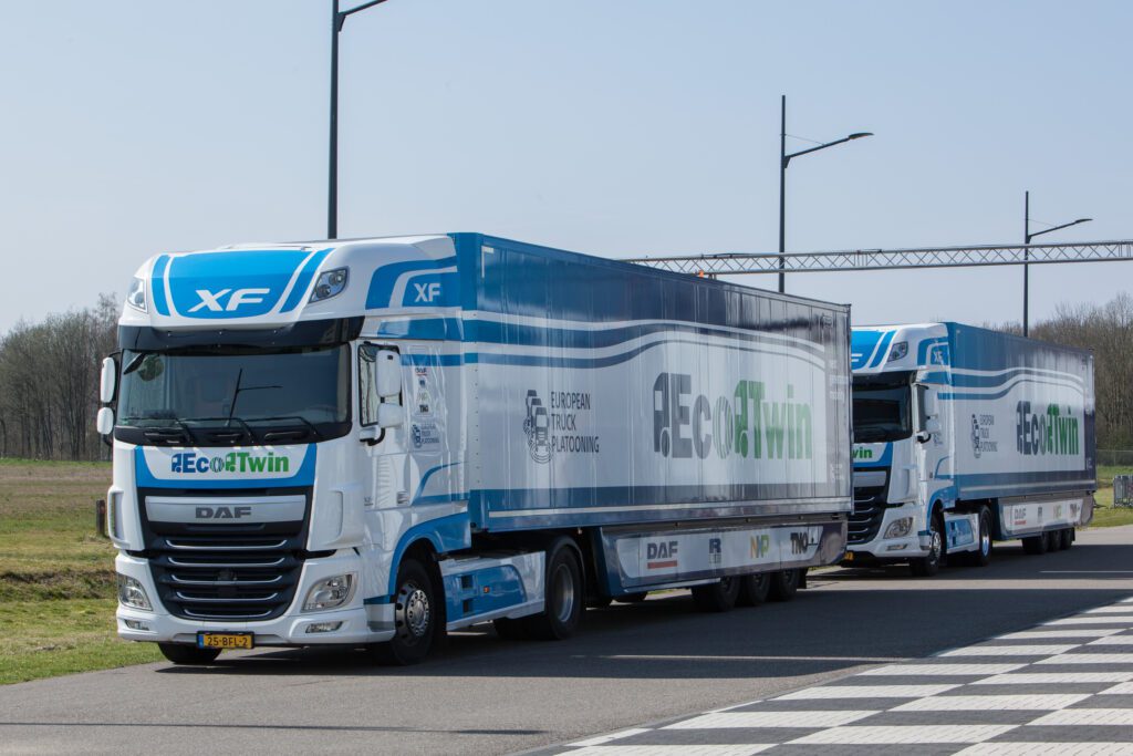 VIDEO – TNO zet trucks in een treintje in Tilburg featured image