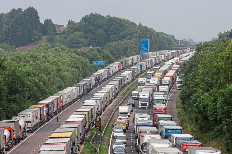 Transport maakt zich sterk voor gestrande truckers in Verenigd Koninkrijk featured image