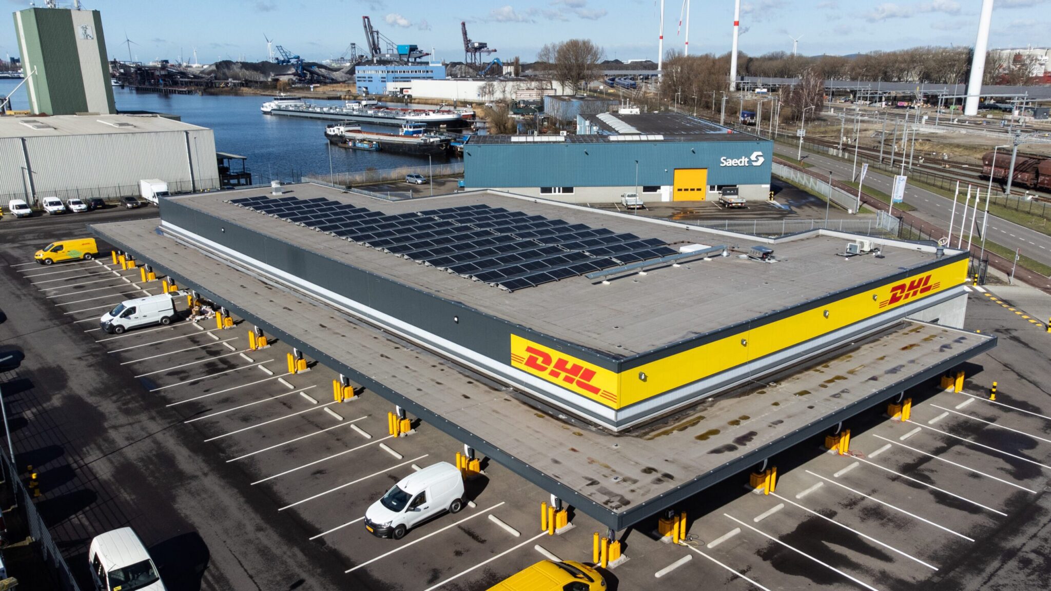 DHL opent twee klimaatneutrale CityHubs XL in regio Amsterdam • TTM.nl