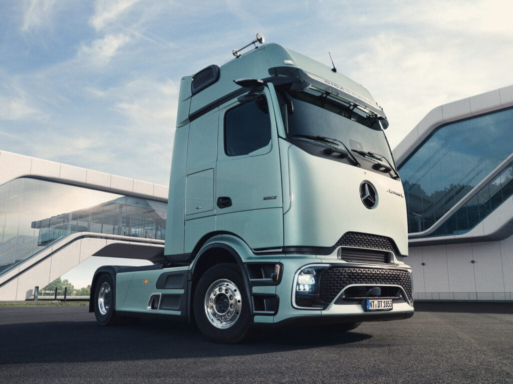Mercedes-Benz Actros L: eerst elektrisch, nu diesel featured image